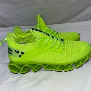 Vibrant Green Men's Athletic Shoes